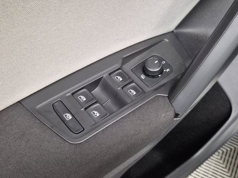 Used 2019 Volkswagen Tiguan S image 18