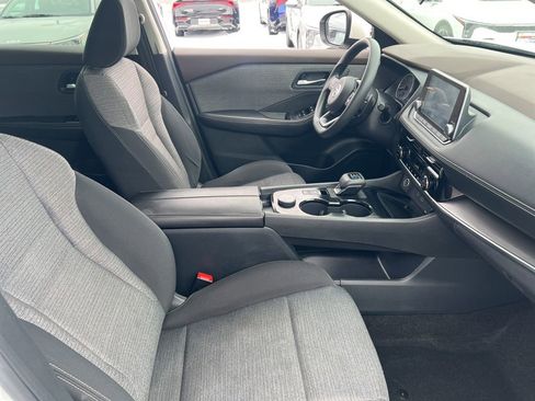 Used 2021 Nissan Rogue SV image 19