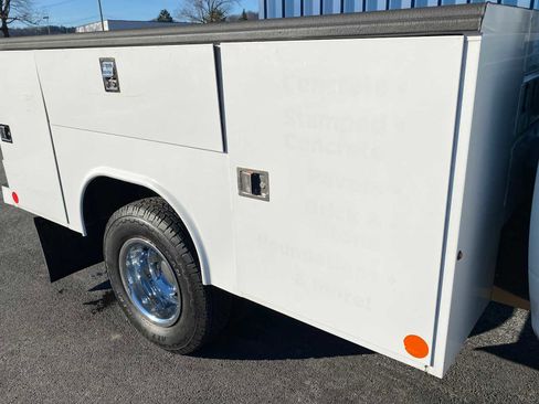 Used 2022 RAM 3500 Tradesman w/ Chrome Appearance Group image 37