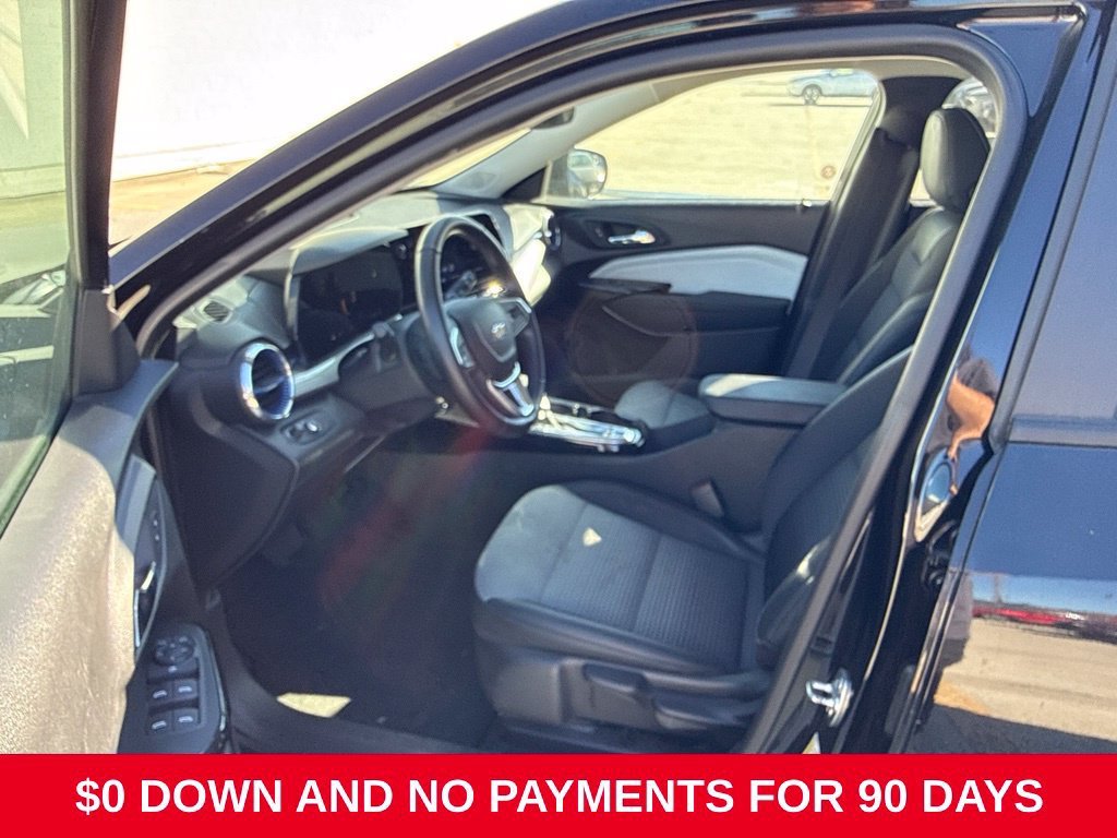 Used 2025 Chevrolet Trax LT w/ LT Convenience Package FWD image 6