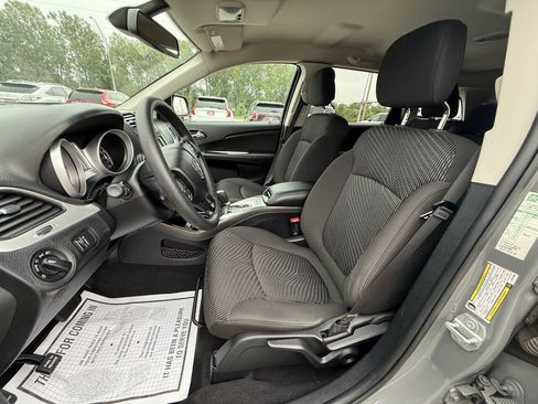 Used 2020 Dodge Journey SE FWD image 22