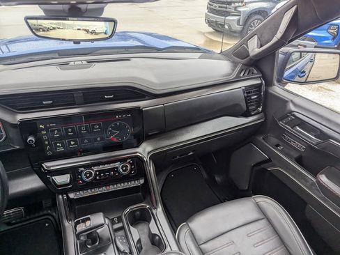 Used 2024 GMC Sierra 1500 AT4X image 32