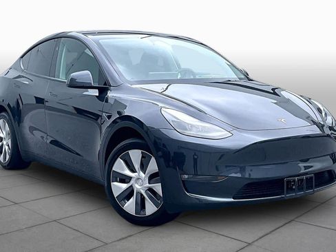 Used 2024 Tesla Model Y Long Range AWD/4WD image 2