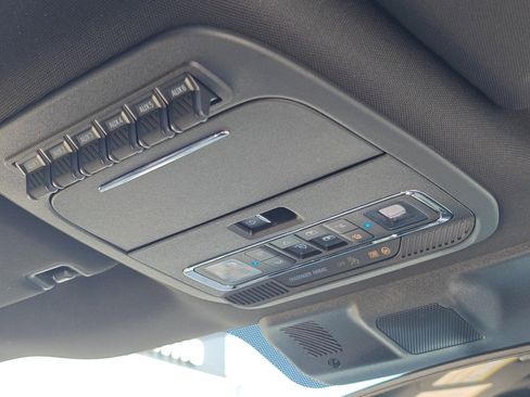 Used 2025 Ford F350 Platinum w/ Tremor Off-Road Package image 31