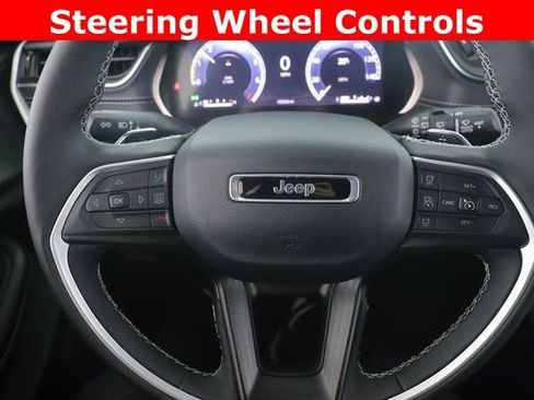 Used 2025 Jeep Grand Cherokee Altitude image 22