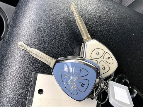 Used 2018 Toyota 4Runner SR5 image 14