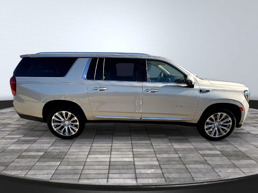 Used 2021 GMC Yukon XL Denali w/ Denali Premium Package AWD/4WD image 8