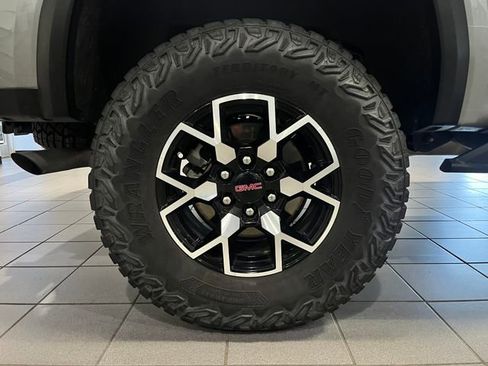 Used 2023 GMC Canyon AT4X AWD/4WD image 9