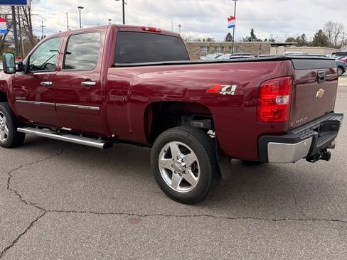 Used 2014 Chevrolet Silverado 2500 LT w/ Custom Sport Truck Package image 5
