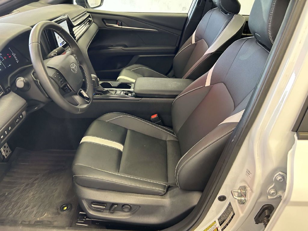 Used 2026 Toyota Camry SE FWD image 14