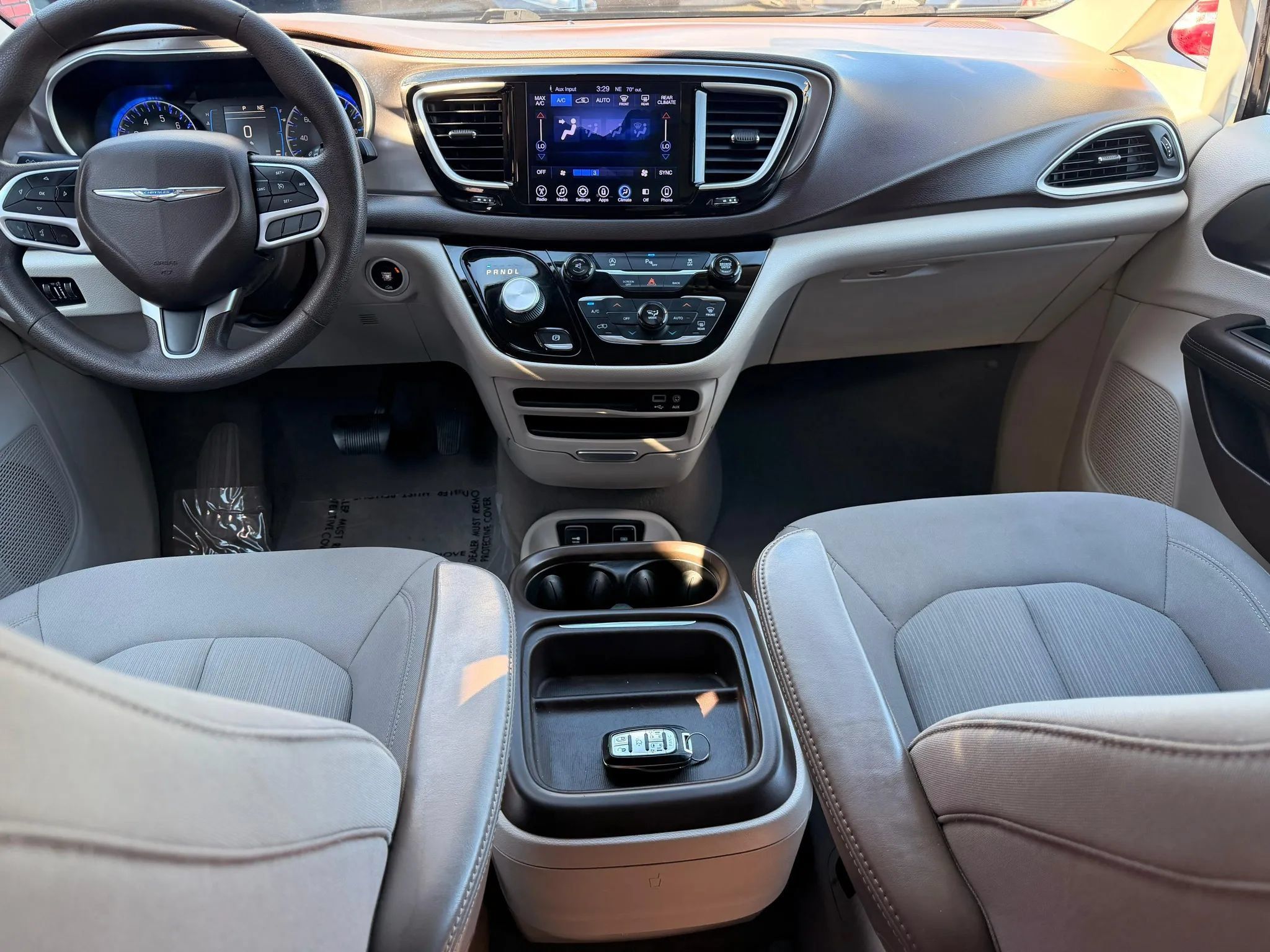 Used 2017 Chrysler Pacifica Touring Plus w/ Tire & Wheel Group FWD image 11