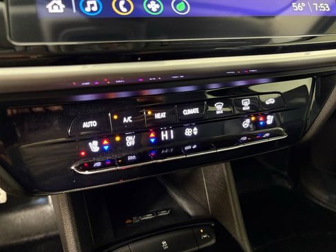 Used 2022 Chevrolet Bolt EUV Premier w/ Super Cruise Package image 28