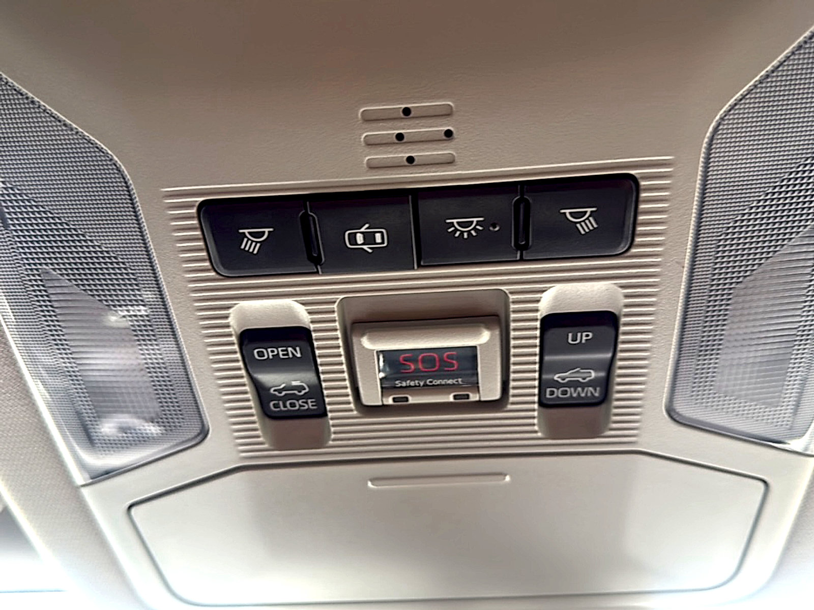 Used 2019 Toyota RAV4 XLE w/ Convenience Package FWD image 9