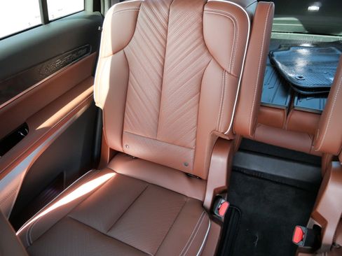 Used 2026 Cadillac Vistiq Platinum w/ LPO, Floor Liner Package AWD/4WD image 12
