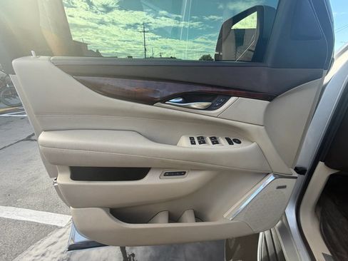 Used 2016 Cadillac Escalade Premium AWD/4WD image 11