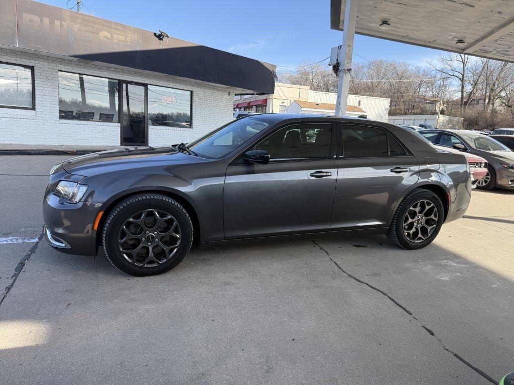 Used 2018 Chrysler 300 Touring w/ Sport Appearance Package AWD/4WD image 4