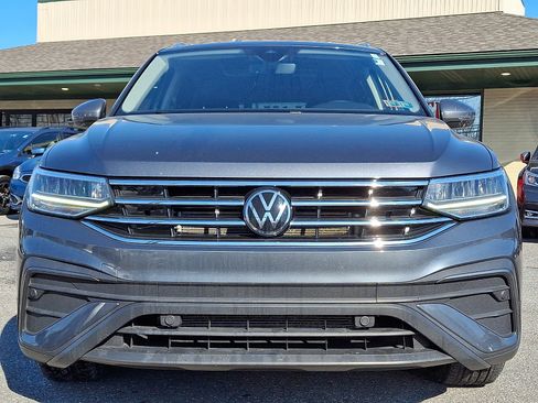 Used 2022 Volkswagen Tiguan SE image 2