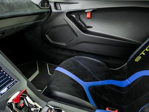 Used 2022 Lamborghini Huracan STO RWD image 37