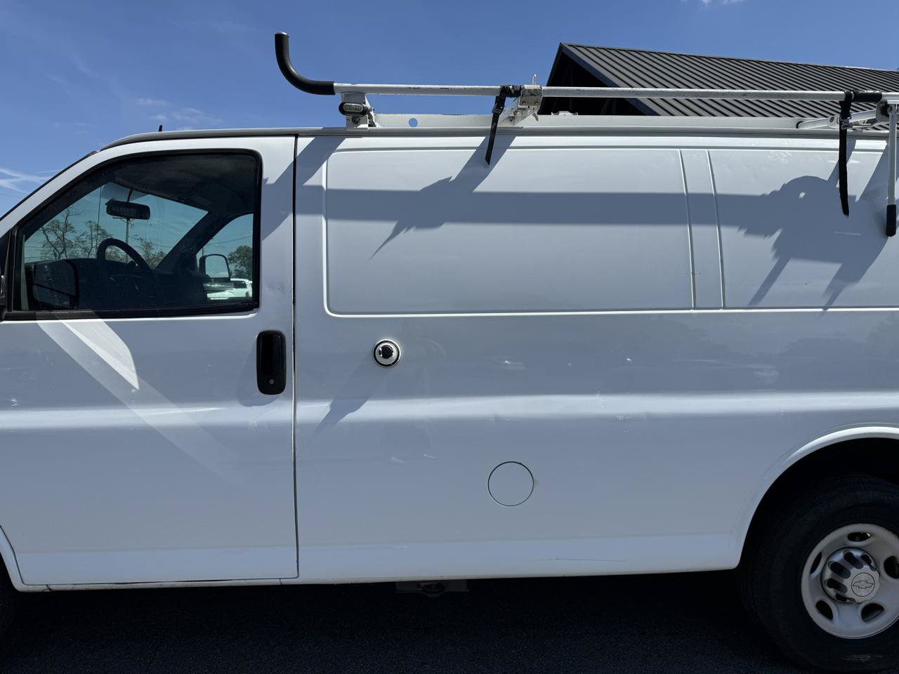 Used 2015 Chevrolet Express 2500 RWD image 25