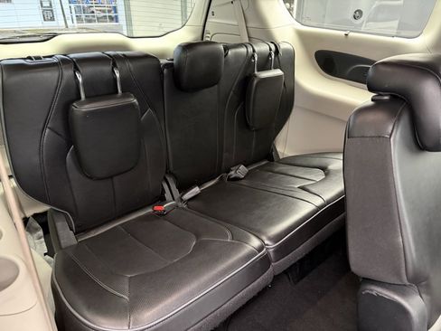Used 2020 Chrysler Pacifica Limited w/ 8-pass Seating Package image 63