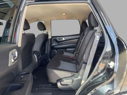 Used 2019 Nissan Pathfinder S image 23