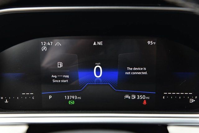 Used 2025 Volkswagen Taos SE AWD/4WD image 11
