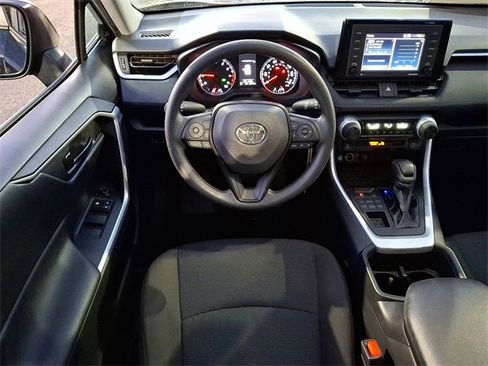 Certified 2022 Toyota RAV4 LE image 18
