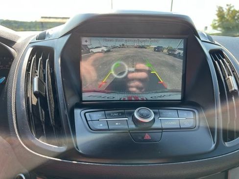 Used 2019 Ford Escape SE FWD image 16