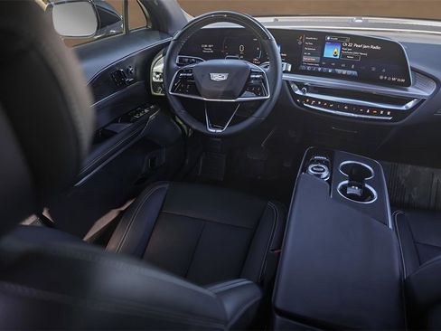 Used 2024 Cadillac Lyriq Luxury w/ LPO, Floor Liner Package image 26