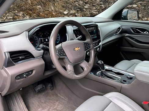 Used 2018 Chevrolet Traverse Premier image 12