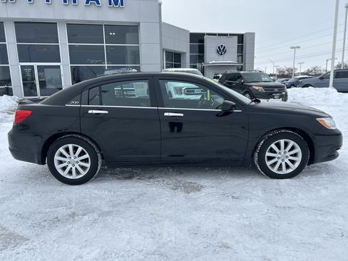 Used 2013 Chrysler 200 Touring image 3