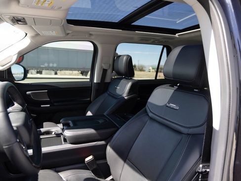 Used 2025 Ford Expedition Platinum w/ Driver's Package AWD/4WD image 17