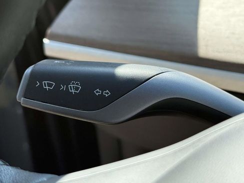 Used 2023 Tesla Model Y 2WD image 26