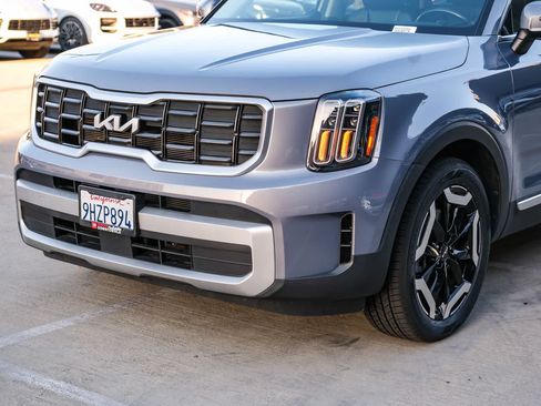 Used 2024 Kia Telluride S FWD image 11