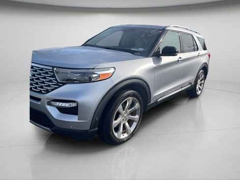 Used 2020 Ford Explorer Platinum w/ Premium Technology Package image 2