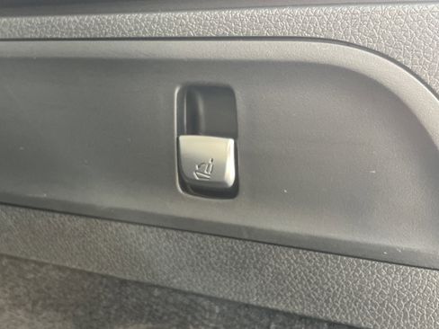 Used 2017 Mercedes-Benz GLC 300 4MATIC image 12