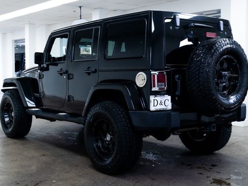 Used 2012 Jeep Wrangler Unlimited Sahara image 4