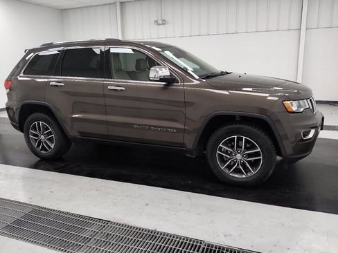 Used 2017 Jeep Grand Cherokee Limited AWD/4WD image 11