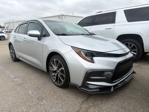 Used 2022 Toyota Corolla SE FWD image 2