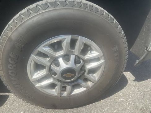 Used 2024 Chevrolet Silverado 2500 LT w/ Convenience Package AWD/4WD image 4