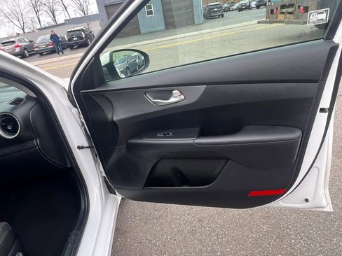 Used 2019 Kia Forte LXS FWD image 29