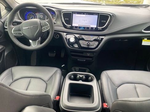 New 2026 Chrysler Pacifica Select image 37