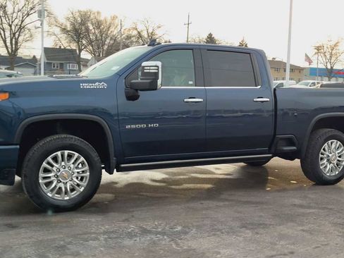 Used 2023 Chevrolet Silverado 2500 High Country w/ Z71 Off-Road Package image 6