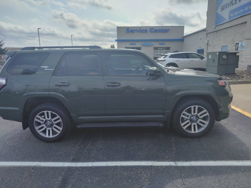 Used 2022 Toyota 4Runner TRD Sport AWD/4WD image 7