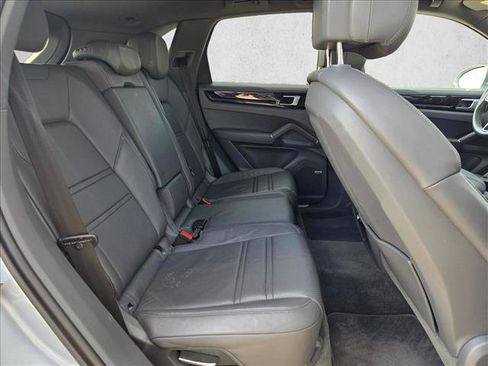 Used 2020 Porsche Cayenne image 21