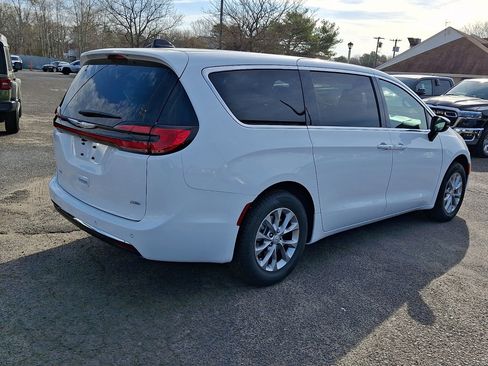 New 2026 Chrysler Pacifica Select AWD/4WD image 5