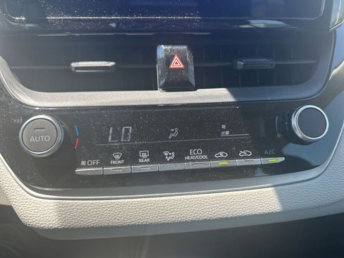 Used 2025 Toyota Corolla LE FWD image 7