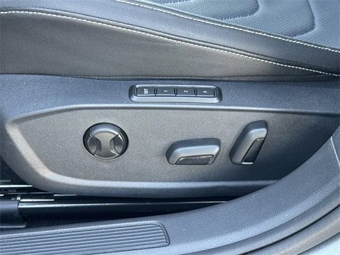 Used 2025 Volkswagen Jetta SEL image 19