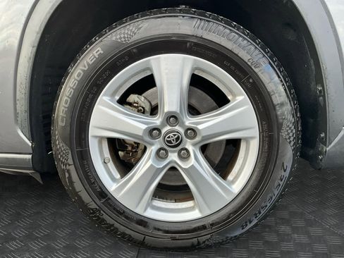 Used 2023 Toyota Highlander L image 16