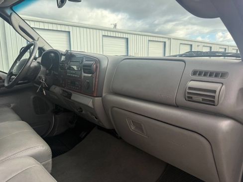 Used 2006 Ford F350 Lariat image 67